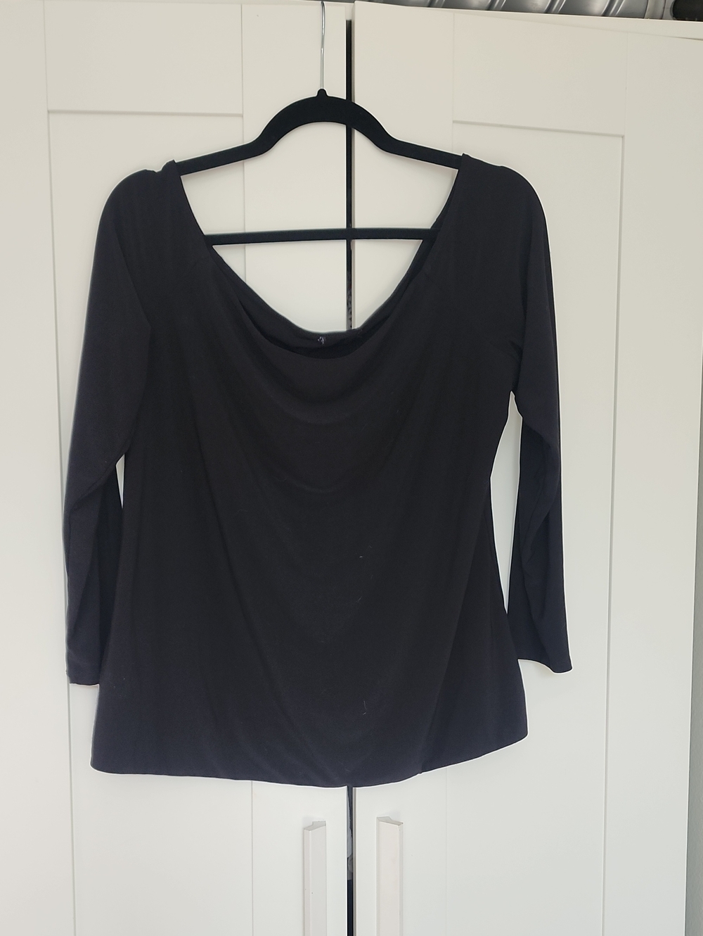 Women's Black Long Sleeve Scoop Neck Tee